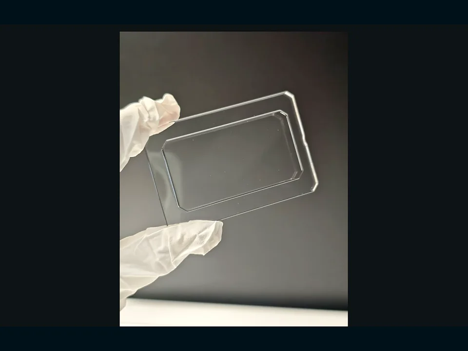 Representative precision quartz component; final window geometry is drawing-specific