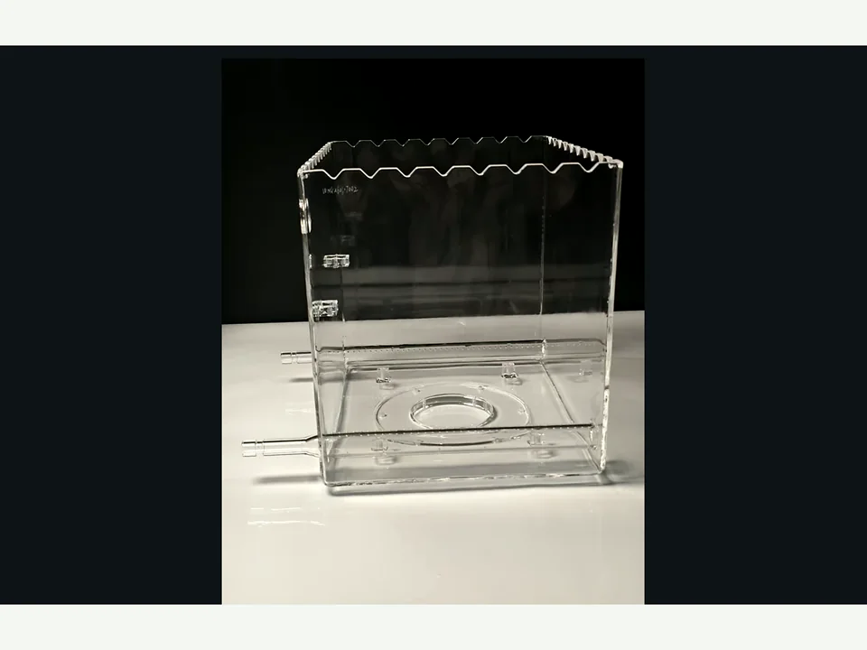 Representative WONIK quartz wet process tank — side view